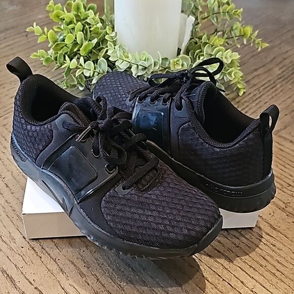 Black Nike running shoes renew in season size 7 new only tried on - Picture 1 of 11